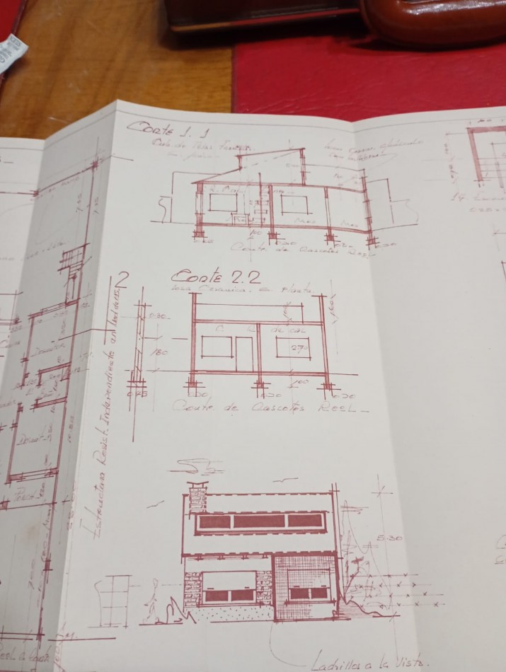 Casa chalet en venta en Quilmes de 5 ambientes, dos plantas con jardin y pileta (APTO CREDITO HIPOTECARIO)