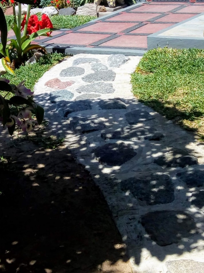 Casa chalet en venta en Quilmes de 5 ambientes, dos plantas con jardin y pileta (APTO CREDITO HIPOTECARIO)