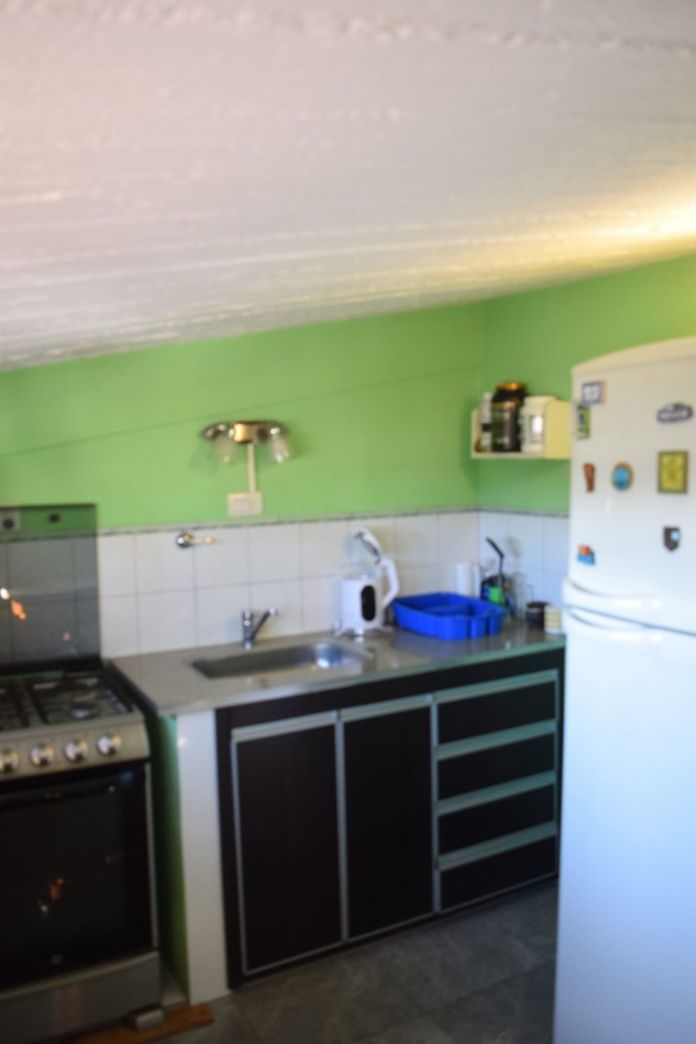 Casa chalet en venta en Quilmes de 5 ambientes, dos plantas con jardin y pileta (APTO CREDITO HIPOTECARIO)
