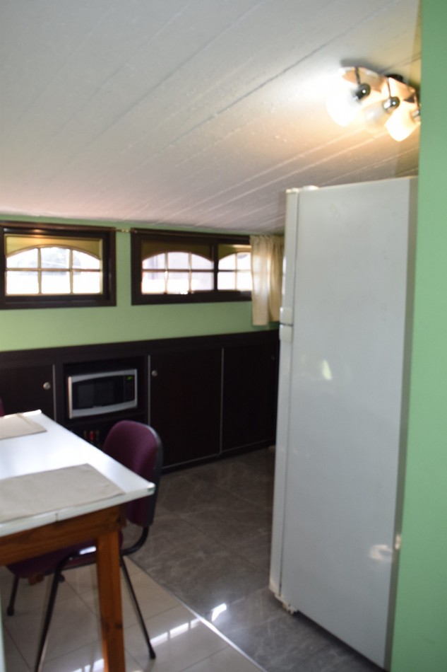 Casa chalet en venta en Quilmes de 5 ambientes, dos plantas con jardin y pileta (APTO CREDITO HIPOTECARIO)