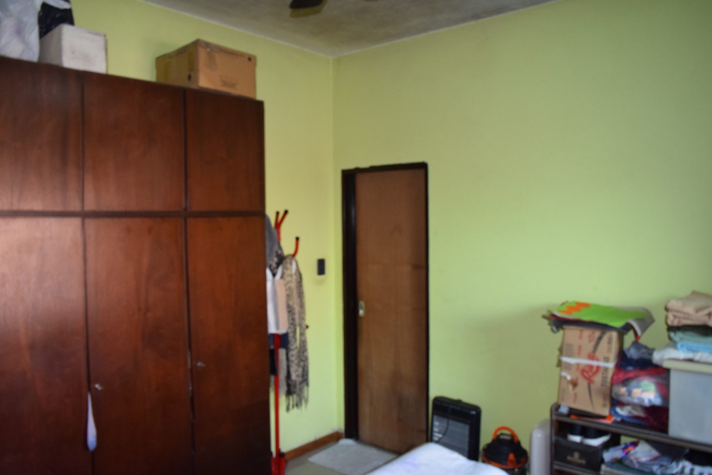 Casa chalet en venta en Quilmes de 5 ambientes, dos plantas con jardin y pileta (APTO CREDITO HIPOTECARIO)