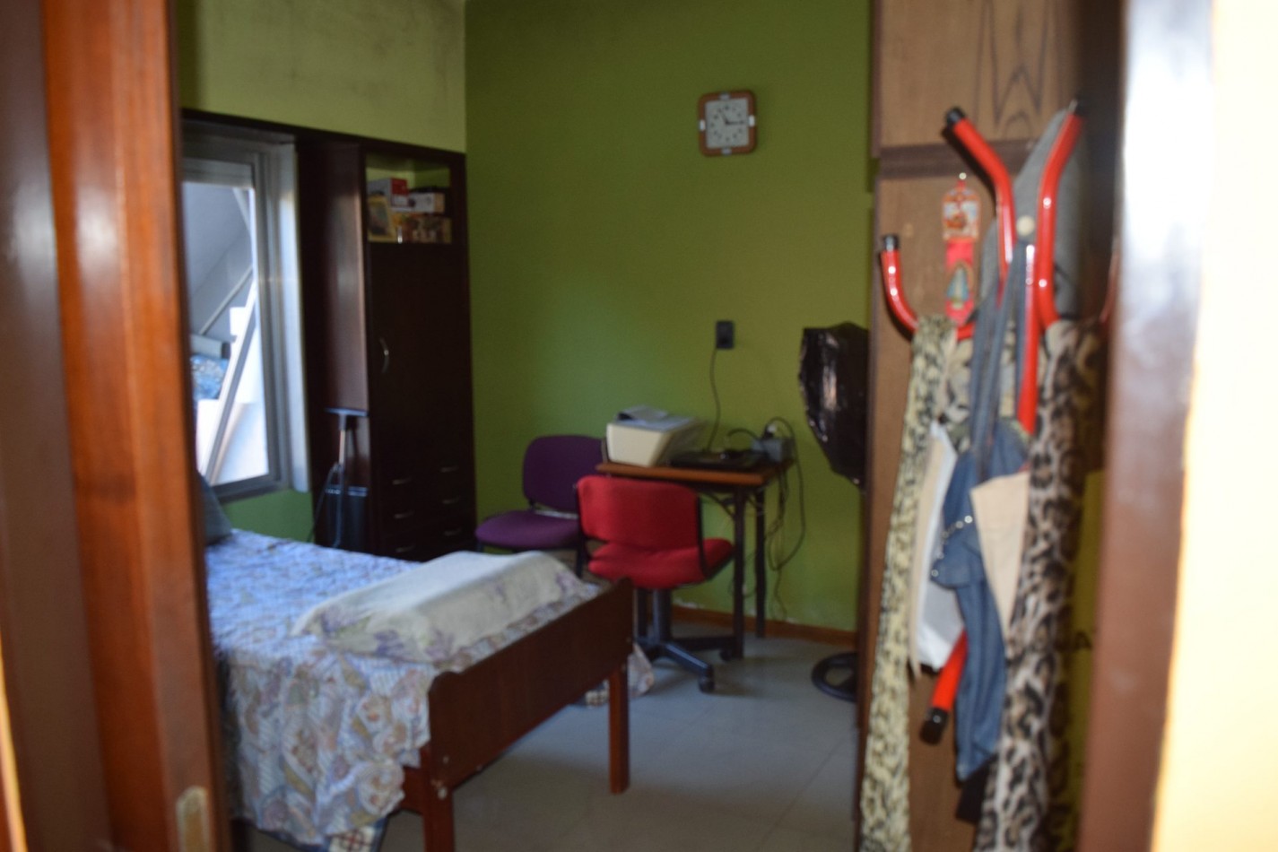 Casa chalet en venta en Quilmes de 5 ambientes, dos plantas con jardin y pileta (APTO CREDITO HIPOTECARIO)