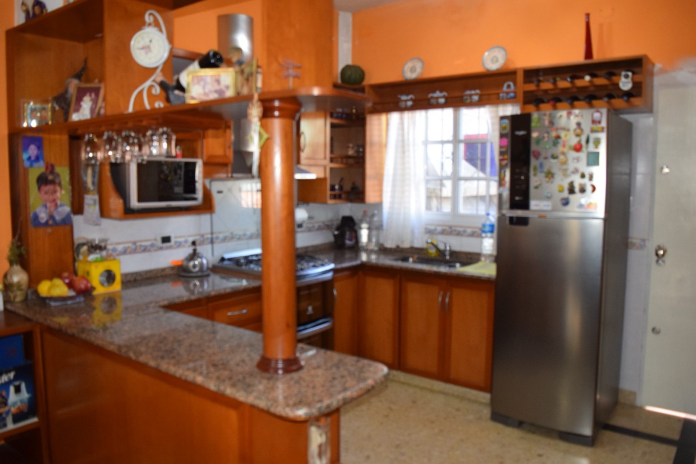 Casa chalet en venta en Quilmes de 5 ambientes, dos plantas con jardin y pileta (APTO CREDITO HIPOTECARIO)