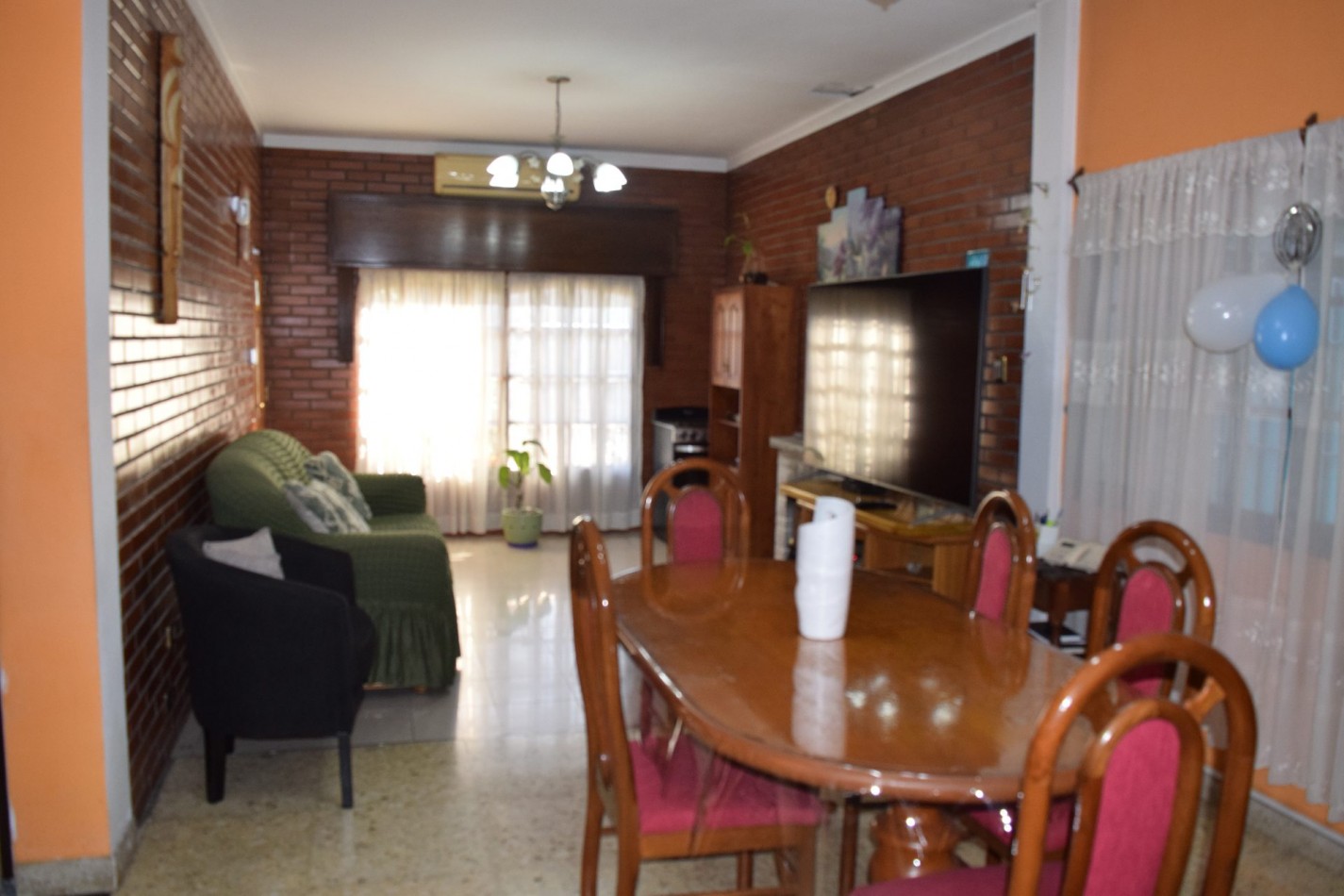 Casa chalet en venta en Quilmes de 5 ambientes, dos plantas con jardin y pileta (APTO CREDITO HIPOTECARIO)