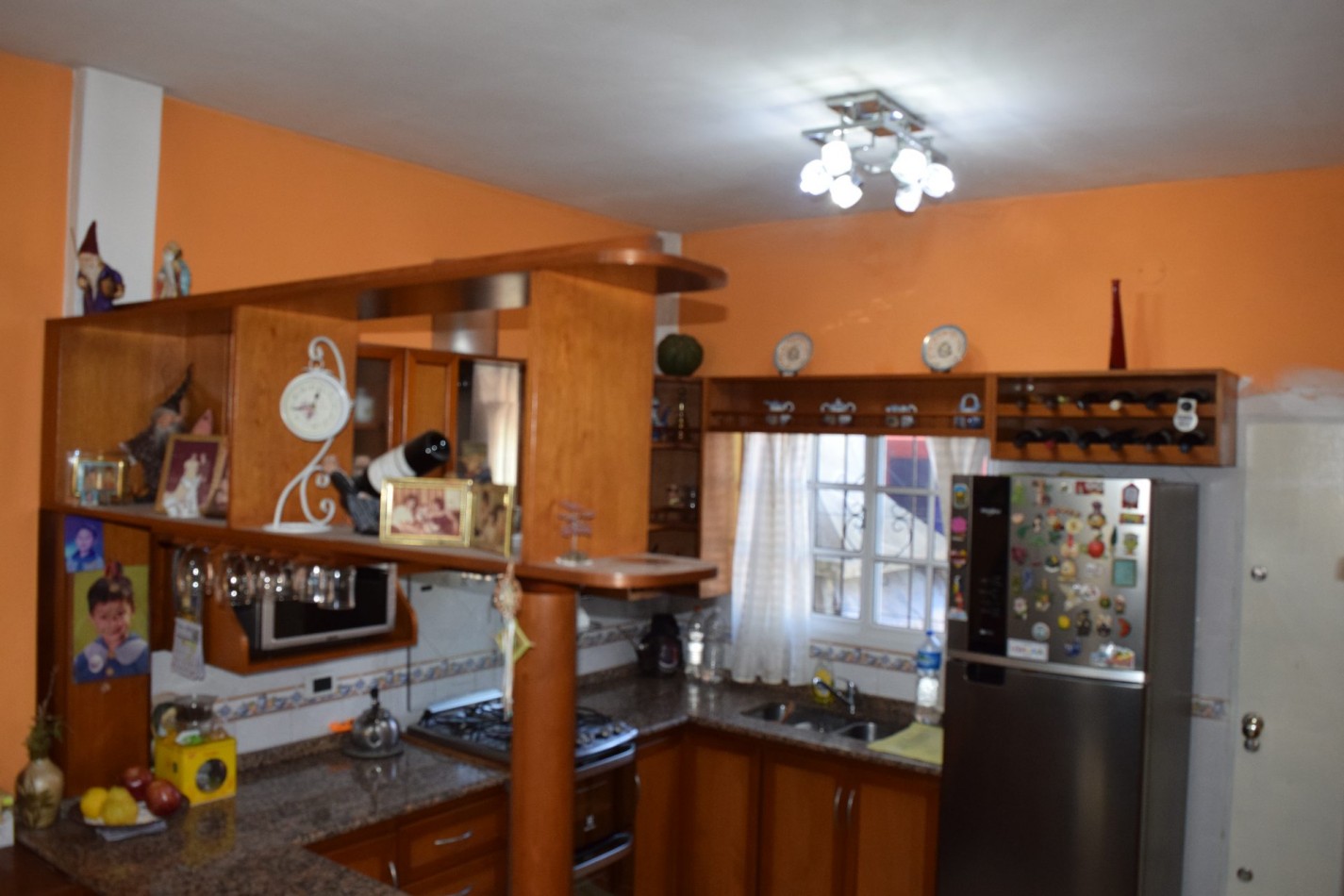 Casa chalet en venta en Quilmes de 5 ambientes, dos plantas con jardin y pileta (APTO CREDITO HIPOTECARIO)