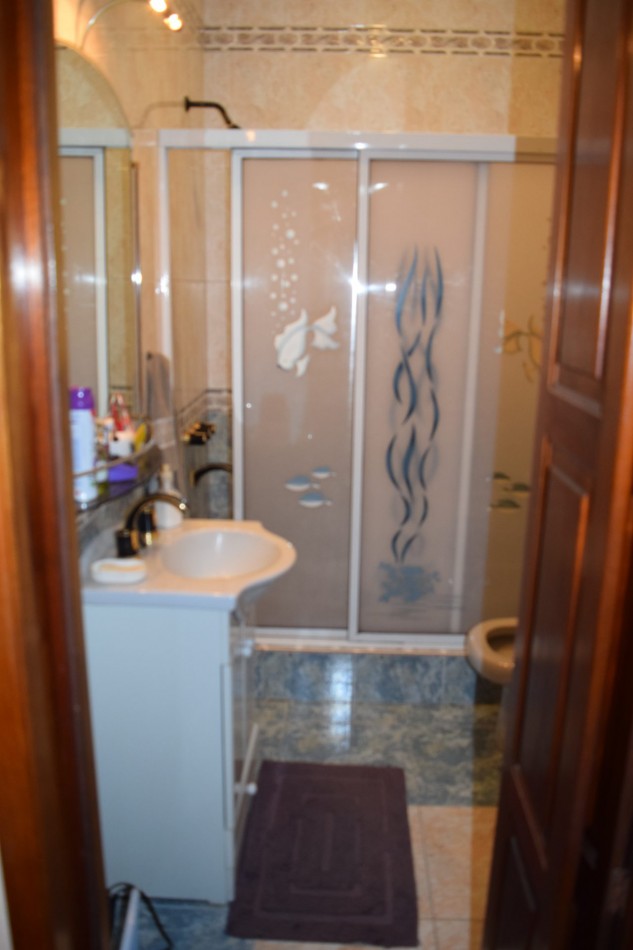 Casa chalet en venta en Quilmes de 5 ambientes, dos plantas con jardin y pileta (APTO CREDITO HIPOTECARIO)