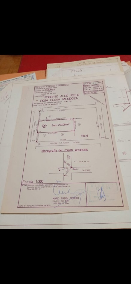 Casa chalet en venta en Quilmes de 5 ambientes, dos plantas con jardin y pileta (APTO CREDITO HIPOTECARIO)