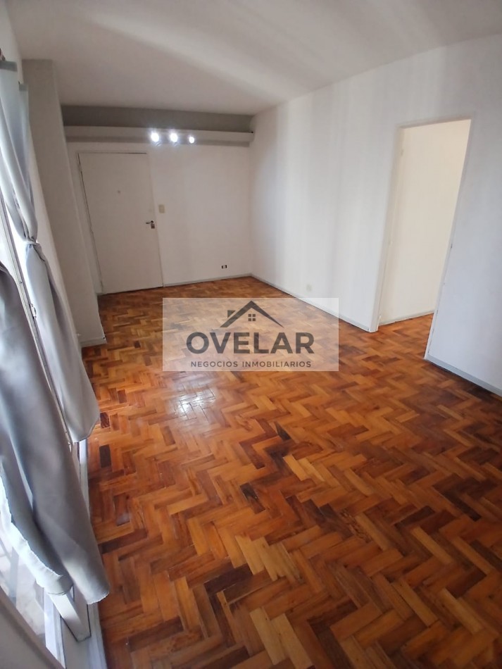 VENTA DE DEPARTAMENTO DE 2 AMBIENTES CON BALCON EN RECOLETA