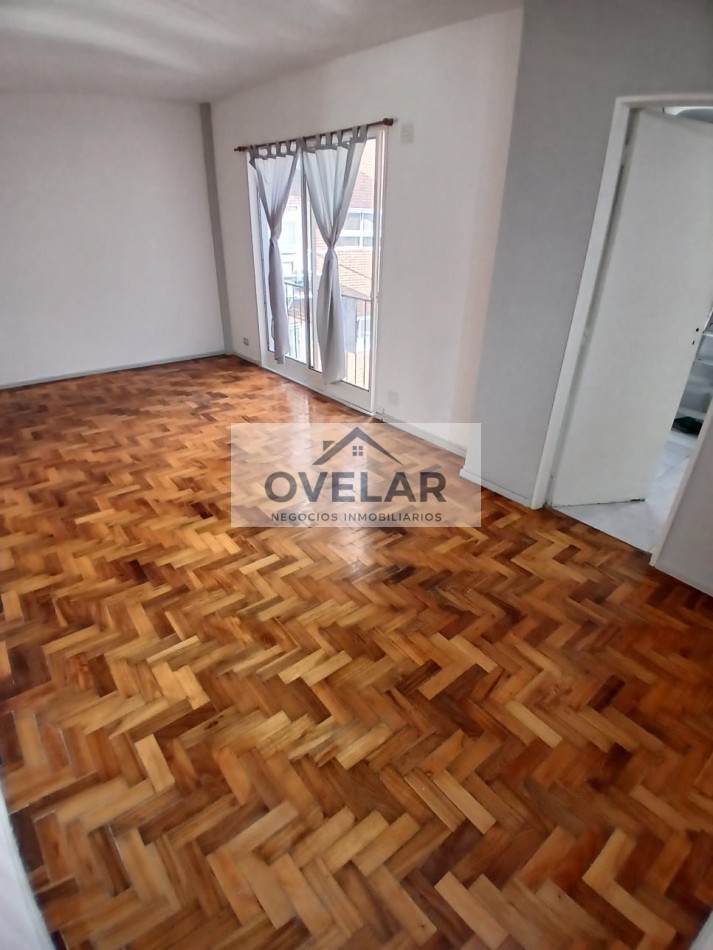 VENTA DE DEPARTAMENTO DE 2 AMBIENTES CON BALCON EN RECOLETA