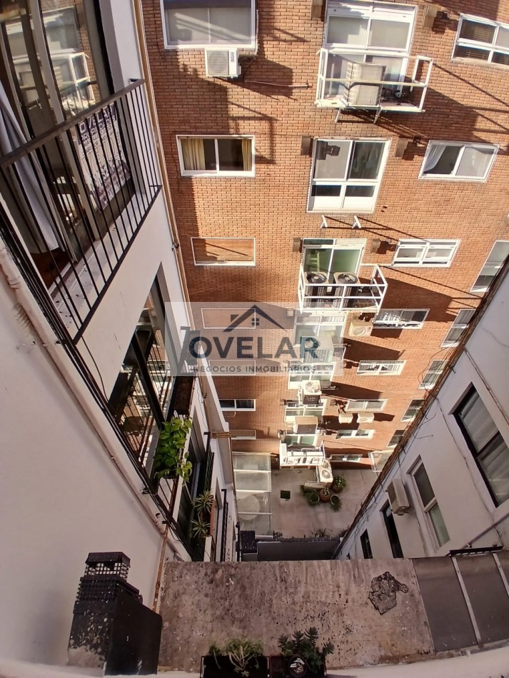 VENTA DE DEPARTAMENTO DE 2 AMBIENTES CON BALCON EN RECOLETA