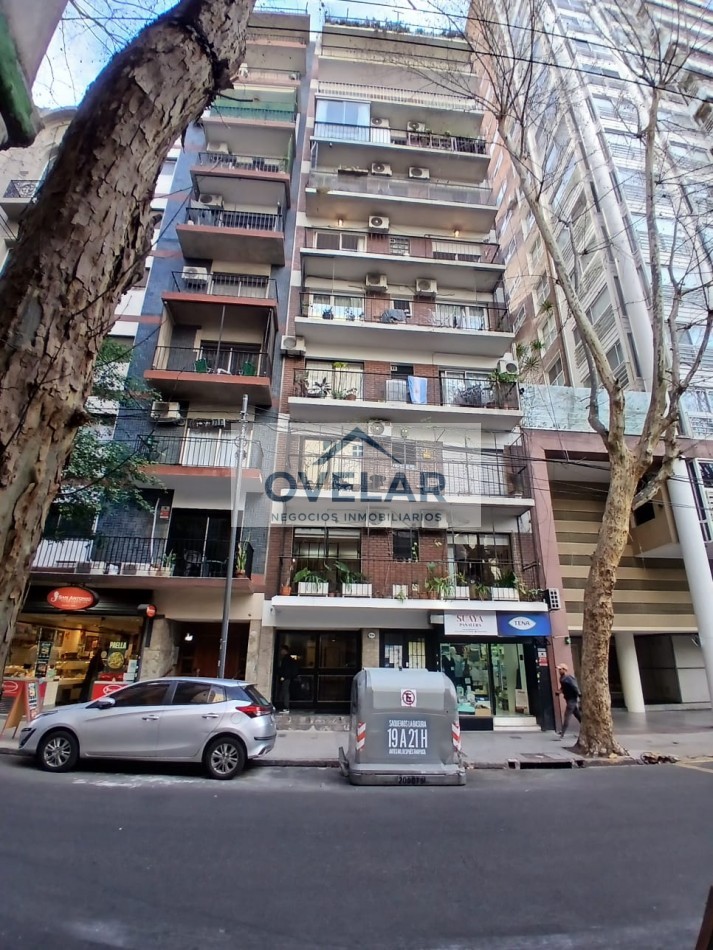 VENTA DE DEPARTAMENTO DE 2 AMBIENTES CON BALCON EN RECOLETA