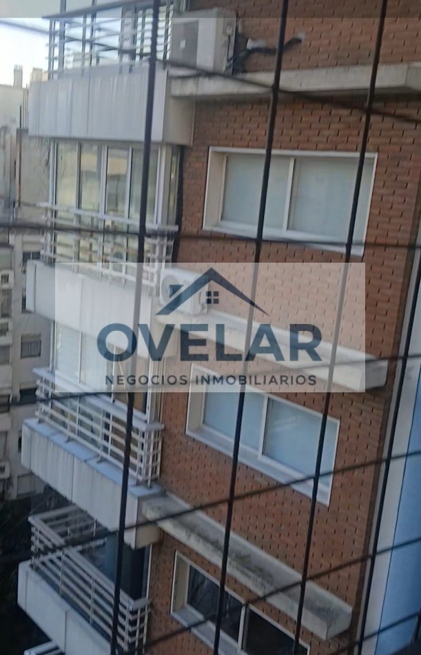 VENTA DE DEPARTAMENTO DE 2 AMBIENTES CON BALCON EN RECOLETA