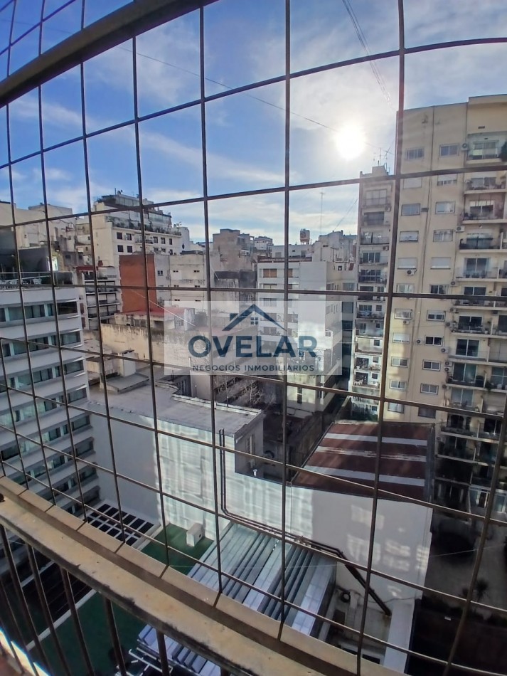 VENTA DE DEPARTAMENTO DE 2 AMBIENTES CON BALCON EN RECOLETA