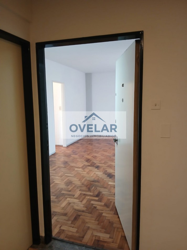 VENTA DE DEPARTAMENTO DE 2 AMBIENTES CON BALCON EN RECOLETA