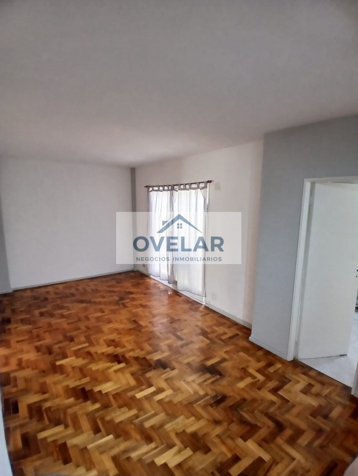 VENTA DE DEPARTAMENTO DE 2 AMBIENTES CON BALCON EN RECOLETA