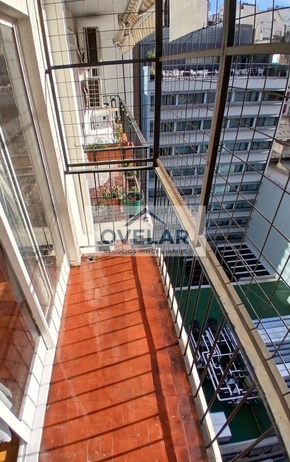 VENTA DE DEPARTAMENTO DE 2 AMBIENTES CON BALCON EN RECOLETA