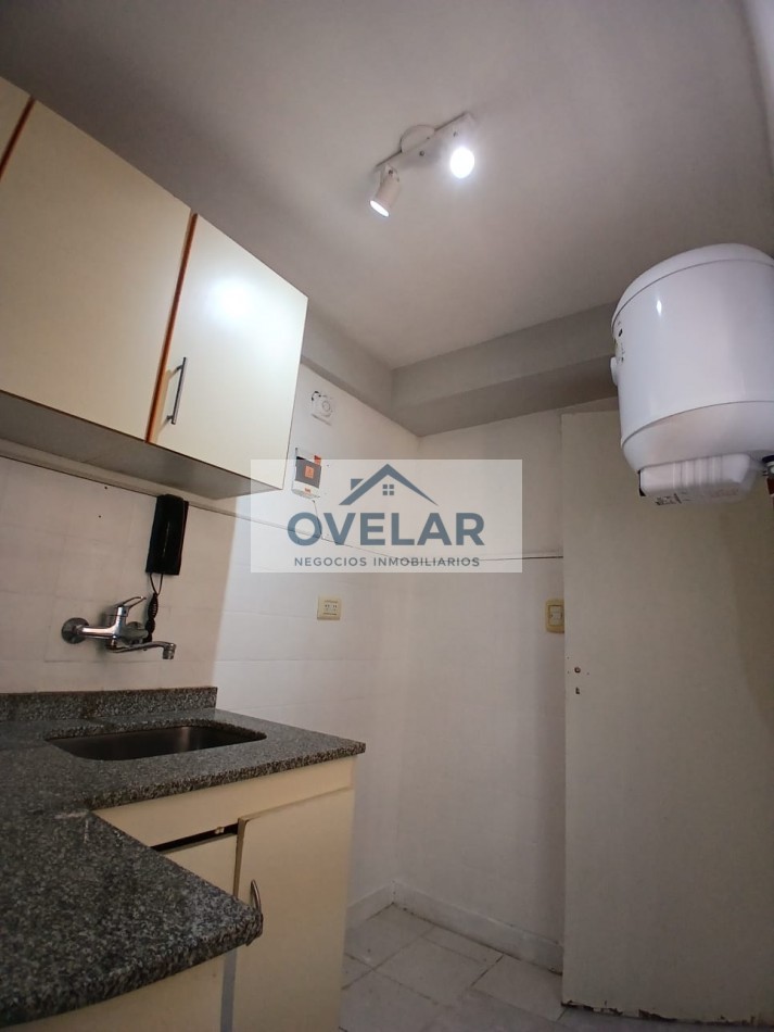 VENTA DE DEPARTAMENTO DE 2 AMBIENTES CON BALCON EN RECOLETA